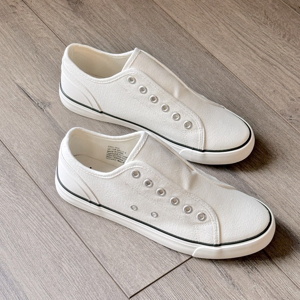 Canvas Slip On Sneaker NWT - Picture 4 of 6